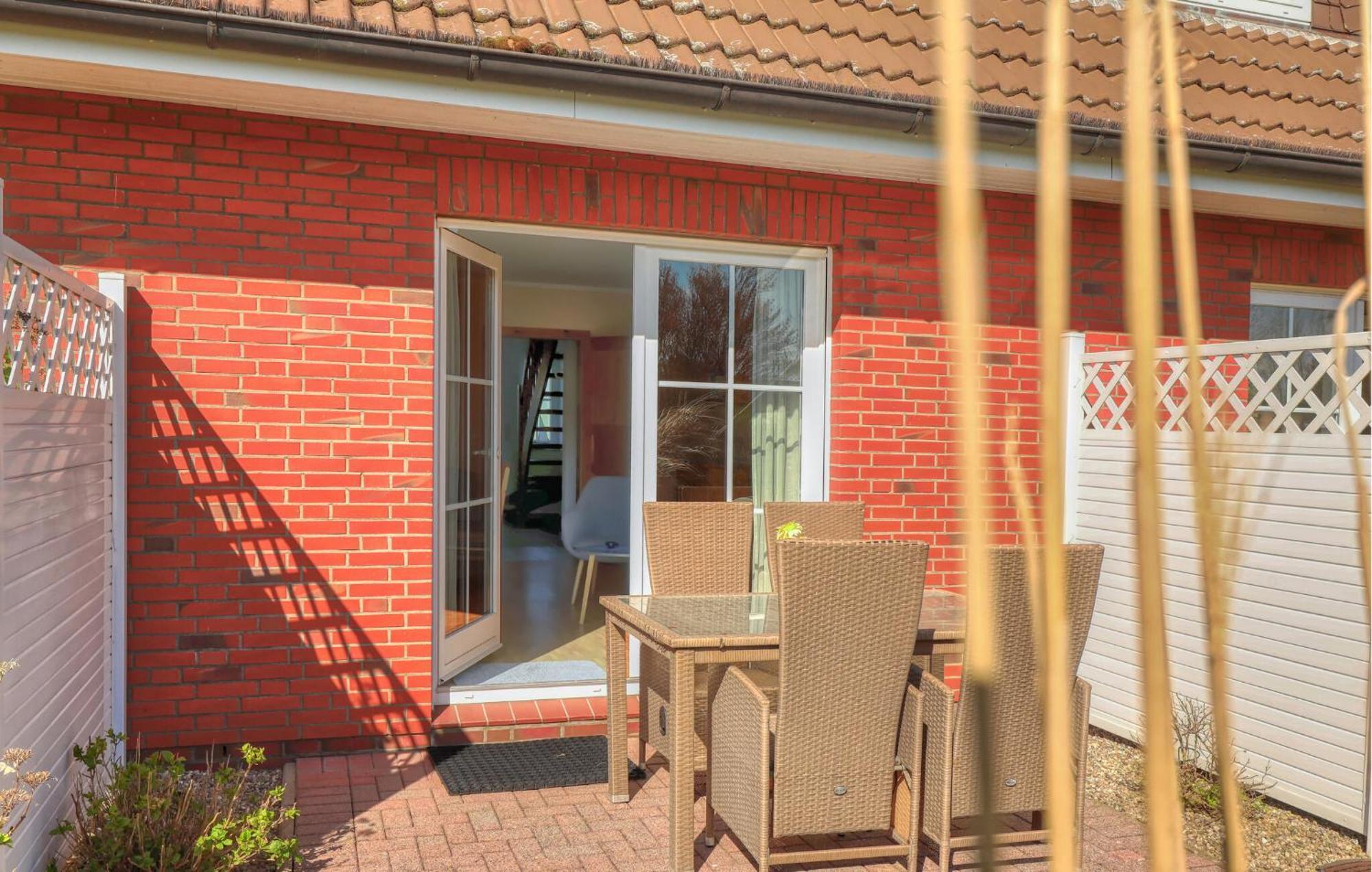 Nice Home In Toenning With Kitchen Екстер'єр фото
