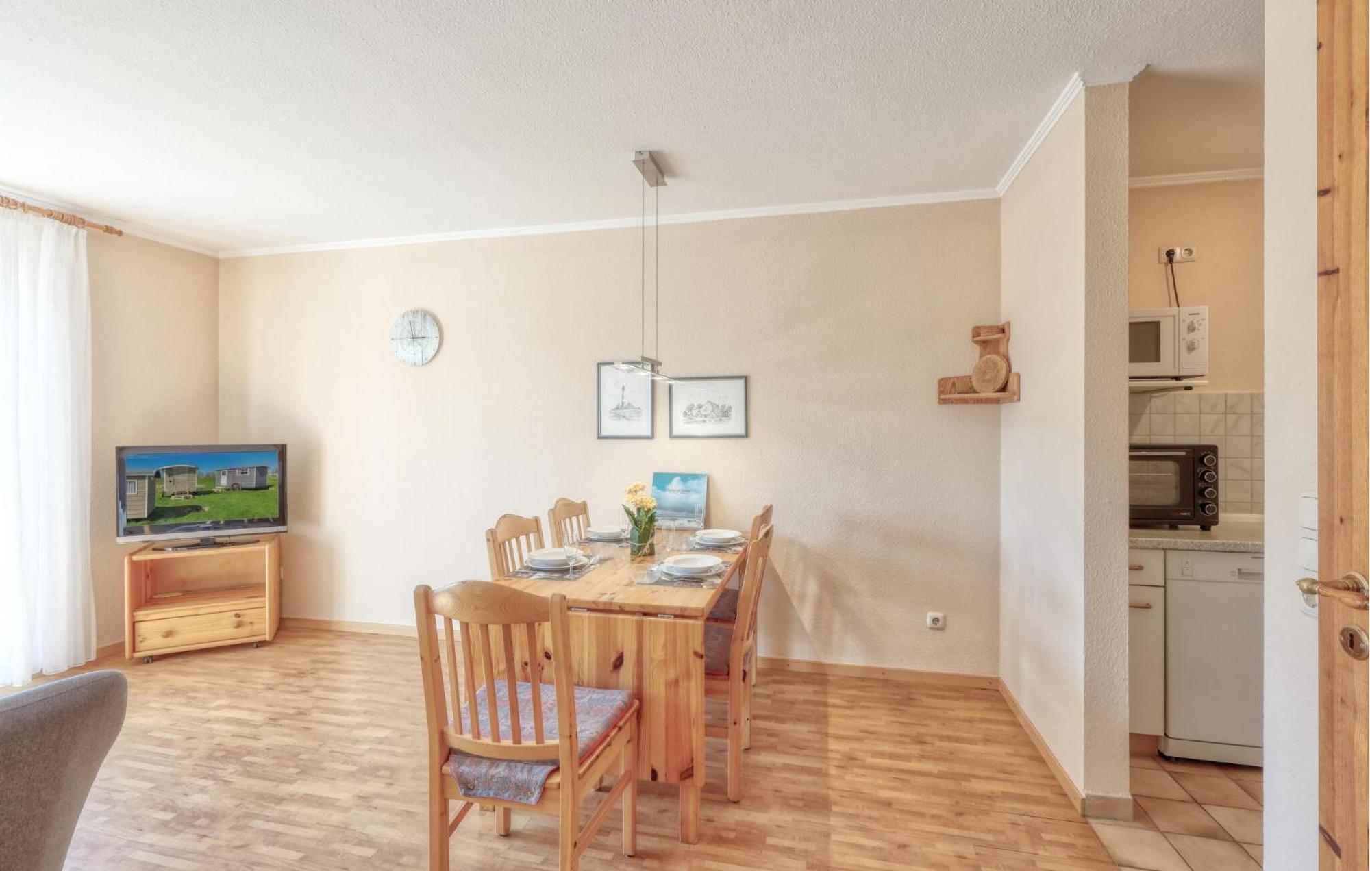 Nice Home In Toenning With Kitchen Екстер'єр фото